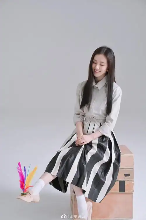 刘诗诗《elle》5月刊,诗诗一改往日风格挑战黑长直发型