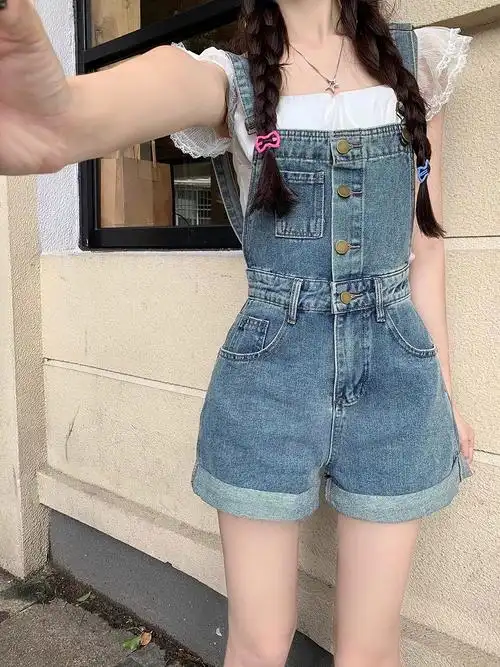 网红减龄牛仔背带短裤女夏季2024新款工装阔腿热裤小个子吊带裤子