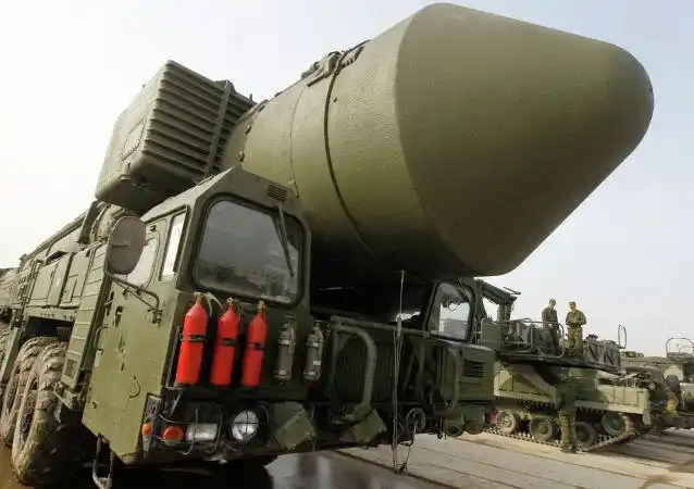 "白杨"洲际弹道导弹