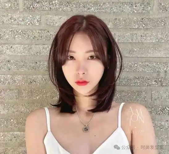秋天爆火的"中发中层次发",可扎可放……_发型_齐刘海_造型