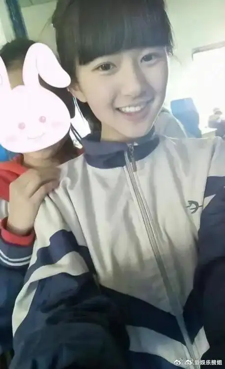 赵露思厚刘海旧照