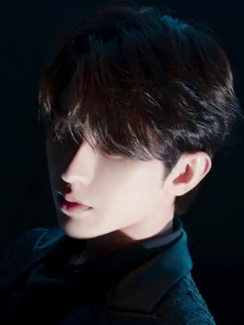 这唇0002这锁骨00    7915过期物料(已抹logo)  #蔡徐坤