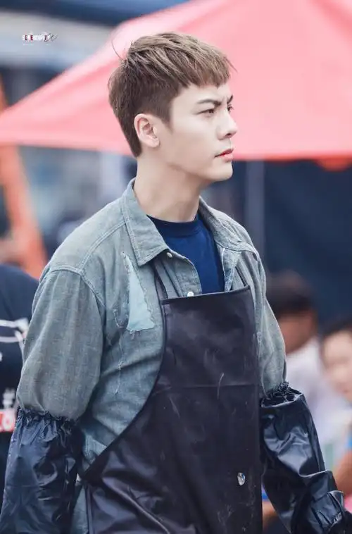 陈伟霆超话#风暴舞开播#卖鱼西施李俊杰说他卖了三年95要发誓不吃