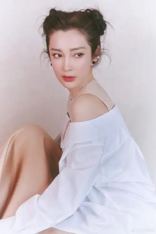 李冰冰双丸子头