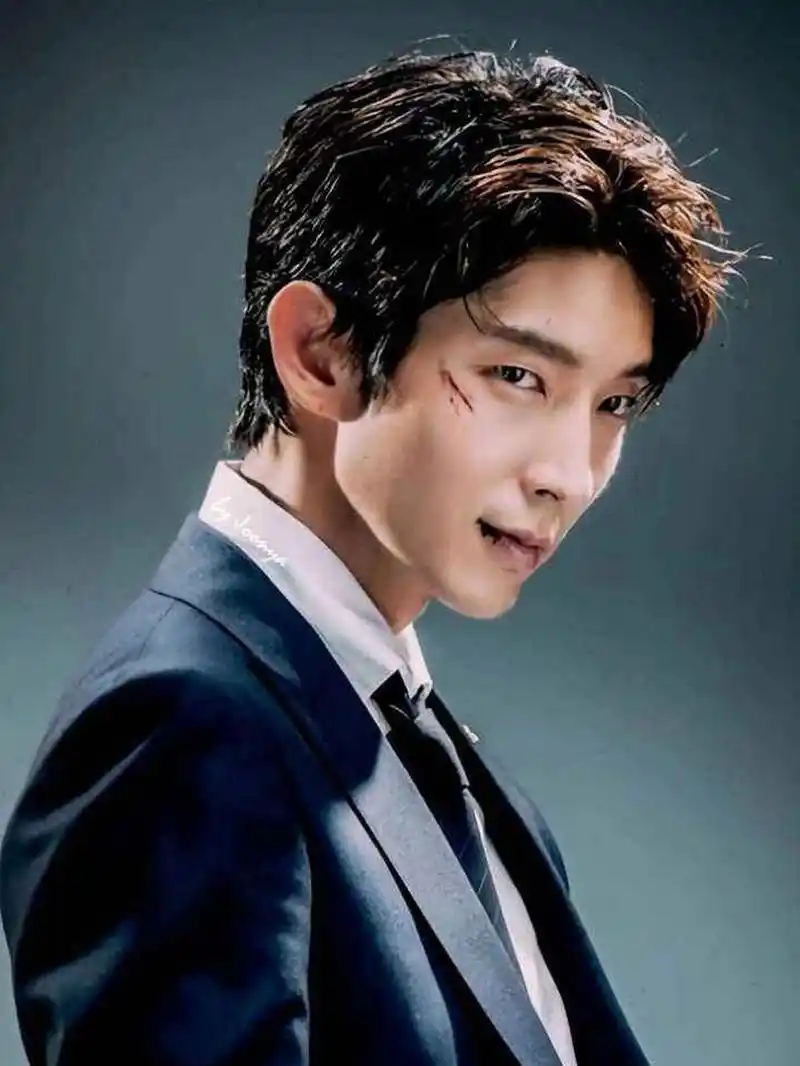 每天认识一个男艺人19——李准基 李准基 1982年出生于韩国釜山,毕业