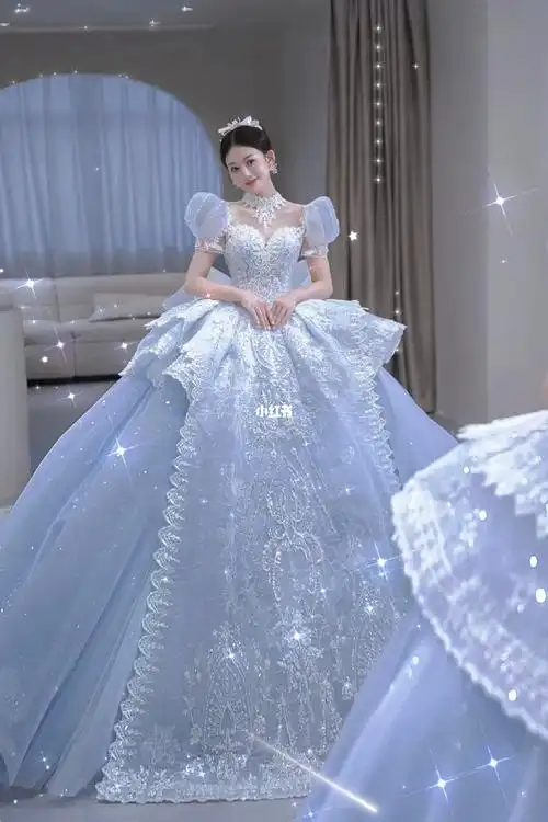 你们怎么看#扎兰屯新娘跟妆  #扎兰屯婚纱店  #婚纱礼服  #冰蓝色