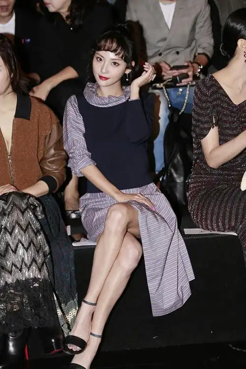 纽约时装周进行时 | 张嘉倪受邀prabal gurung头排看秀