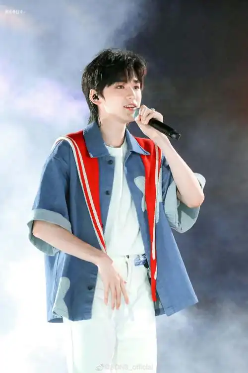 宋亚轩超话in  8on8 ss23"l07tranger"系列 for 时代少年团理想之