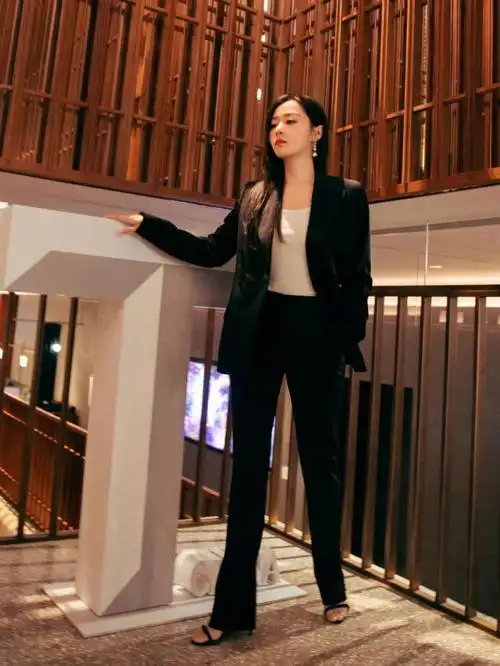 忧郁的高跟凉鞋61张靓颖之六