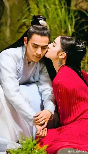 《烈火如歌》迪丽热巴周渝民美图分享,虽相差11岁但cp感爆棚!