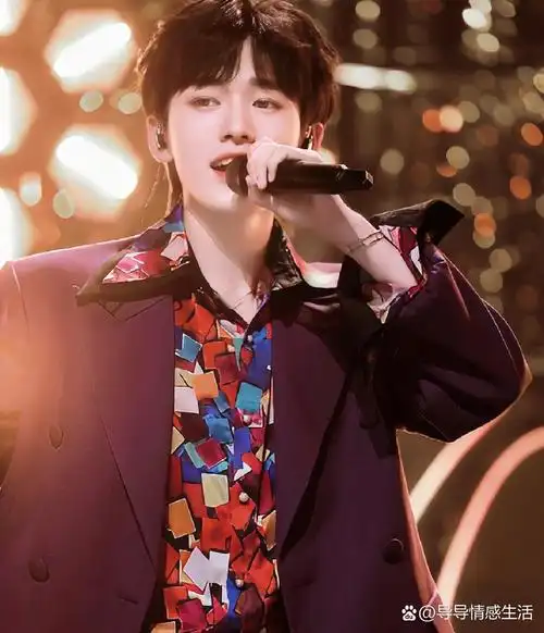 宋亚轩神图第五弹来啦～小海螺们接住啦!图片都来自其它博主呀!