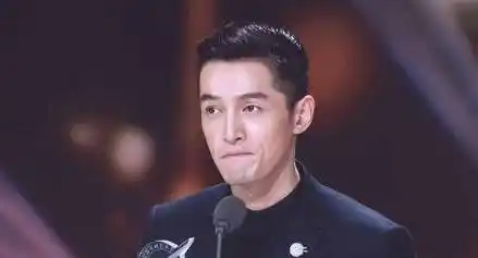 胡歌毁容后却更红,金庸也慕名感慨,赠言:渡过大难,将_