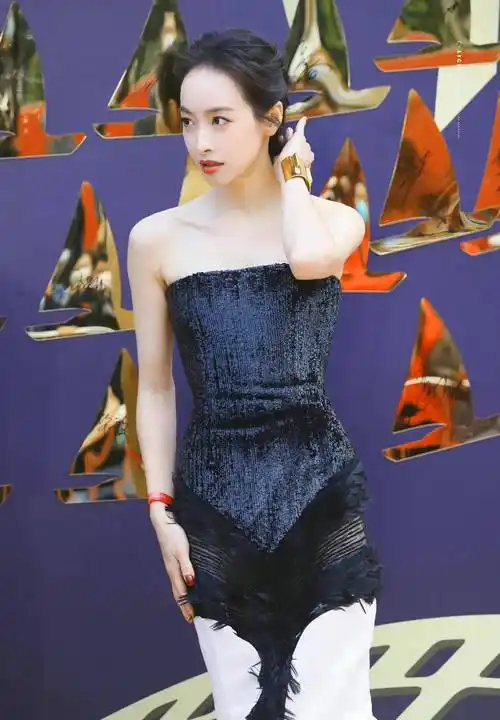 宋茜终于选对了礼服,穿上旗袍大气奢华,秀出好身材_线条_时尚_黑色