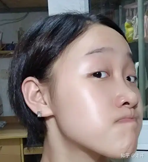 女生头发又粗又硬又厚每次剪头发理发师说都扎手这样的发质该怎么打理