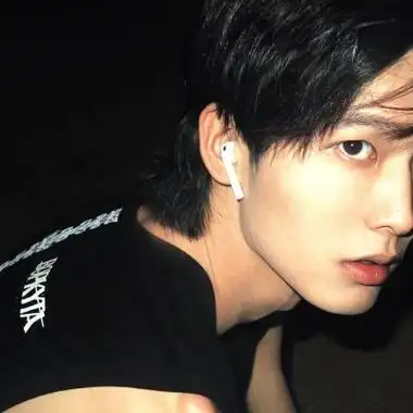 林鲸落/男生真人复古风头像/懒更._男生头像_我要个性网