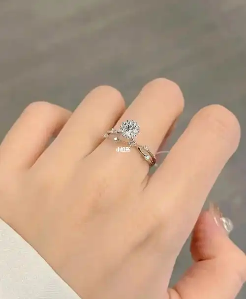 周大福灿若星辰钻戒