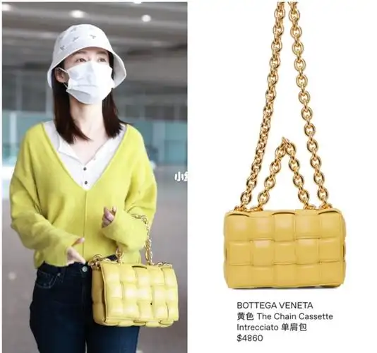 李沁近日机场背的枕头包,也太百搭了吧_包包_枕头_李沁_百搭_穿搭