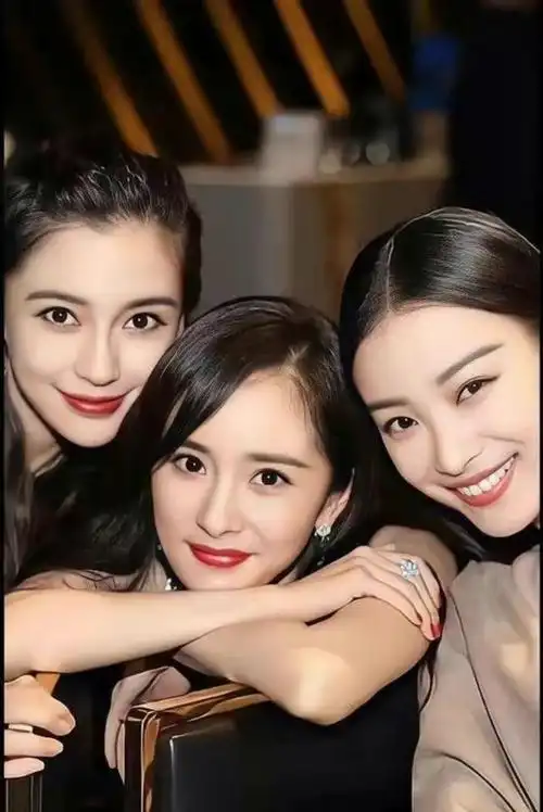 杨幂对杨颖说生日快乐爱您