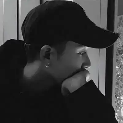 言辞真人黑白男头酷高冷