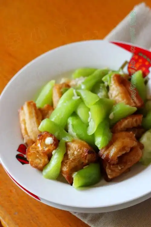 丝瓜炒油条做法