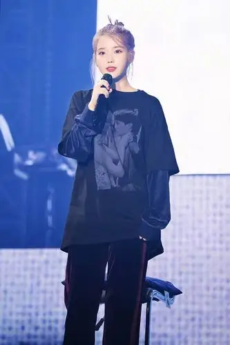 iu袖卫春季2020上衣半袖印花男女灯笼李知恩卫衣