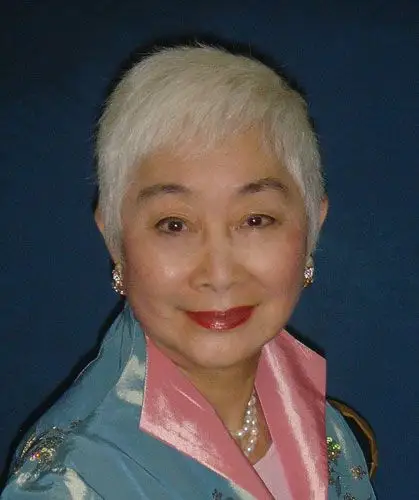 美籍华裔演员卢燕荣获影响世界华人大奖