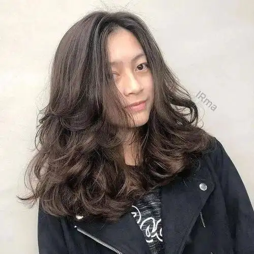 中长发今年流行这样烫,优雅知性又好看_卷发