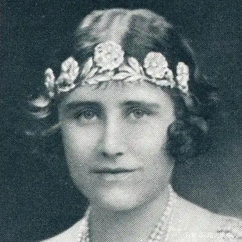 别只盯着女王的珠宝箱看这些英国王室成员也有压箱底的珠宝老货