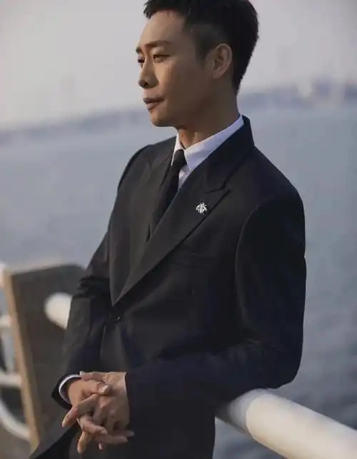 张泽:从不服输到成为当代青年榜样中国影视界的男演员琳琅满目,而张泽