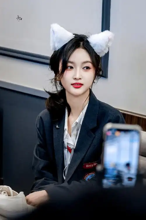 吴宣仪学院风女高