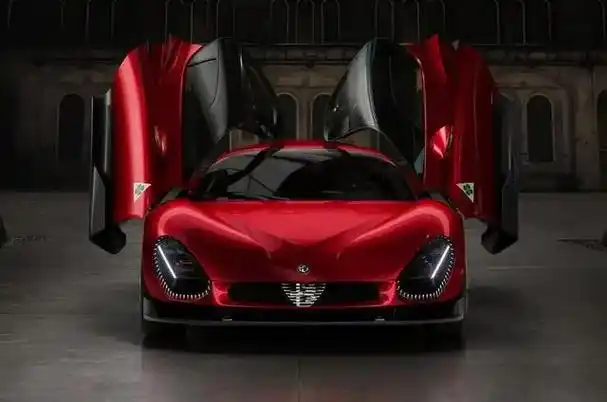 最后的燃油超跑,阿尔法·罗密欧33 stradale