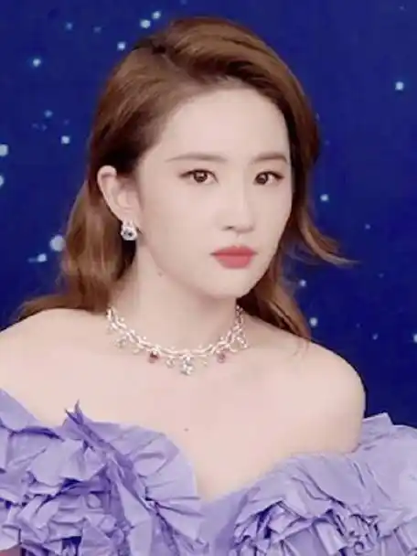 公主@刘亦菲 一举一动都会成为潮流焦点完美的五官头型和脱俗的气质