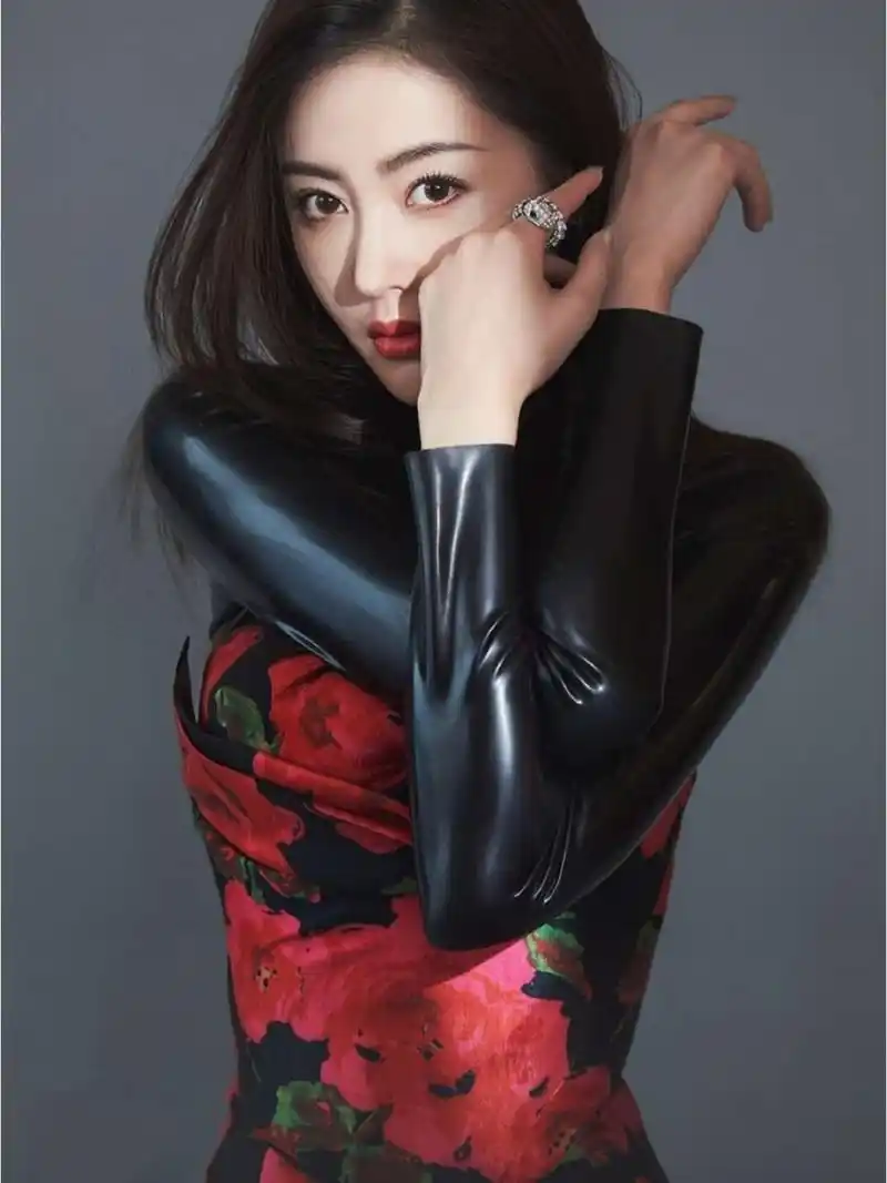 励志女神张天爱 张天爱以前有120斤的身材,五官也不那么出众,但是通过