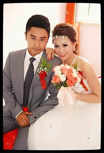 结婚当天_哈哈,翻开手机相册.太逗了,那天为难的我老公唷,哈_宝宝树