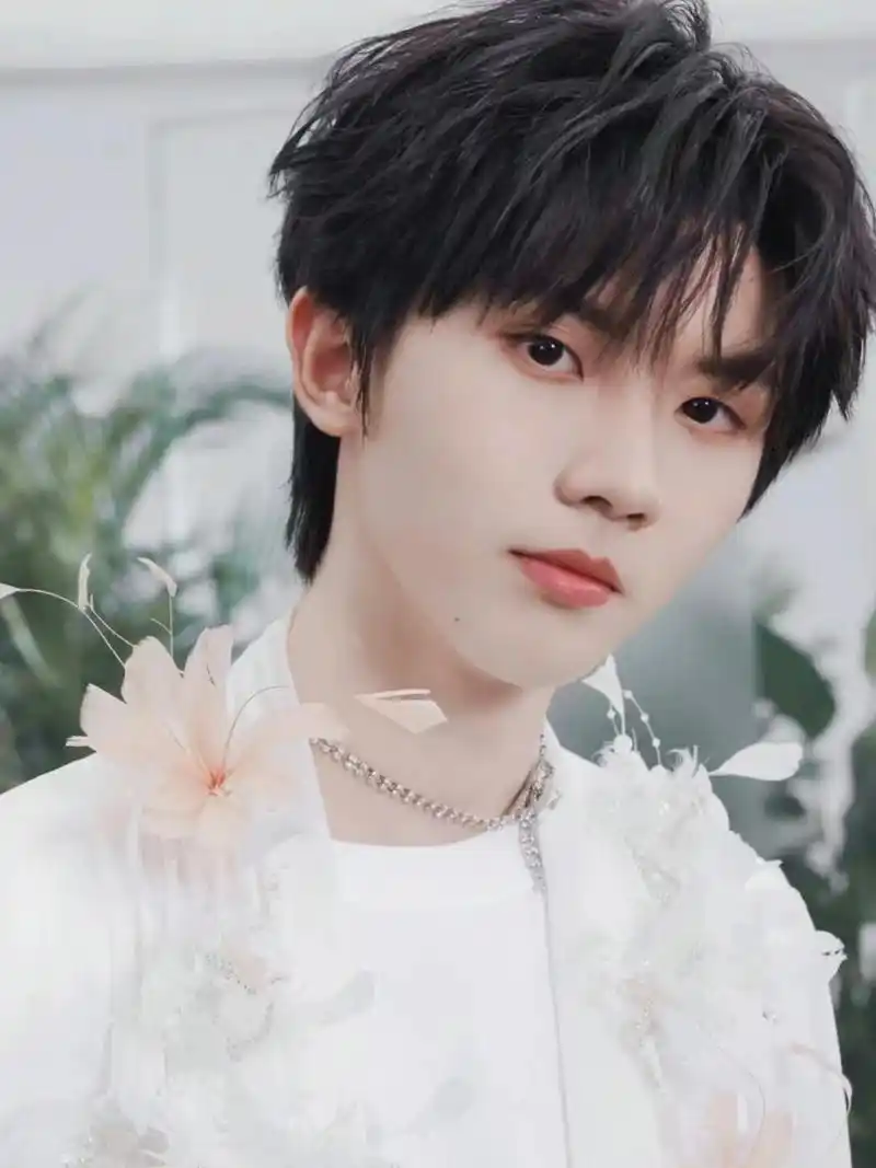 马嘉祺的高清壁纸,要被他的帅气迷倒了~😍  我是在一次偶然的机会中