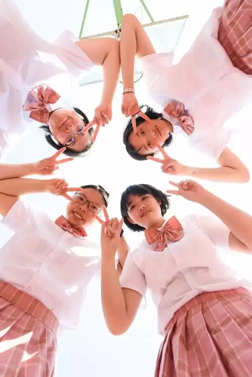 排排坐out啦~沪上中小学一波花式毕业照来袭!