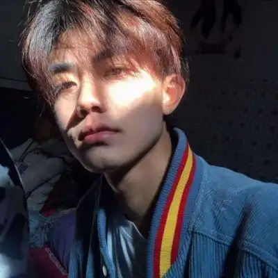 最新版男生头像成熟稳重帅气很魅力脚踏车的后座和你干净的衣裳