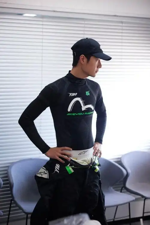 做任何事情王一博都把全部的心力放在里面