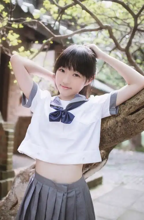 清纯校服小学妹夏末微凉出游私房照写真图片下载