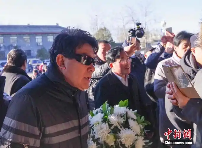 赵忠祥遗体告别仪式举行大批民众前往送别