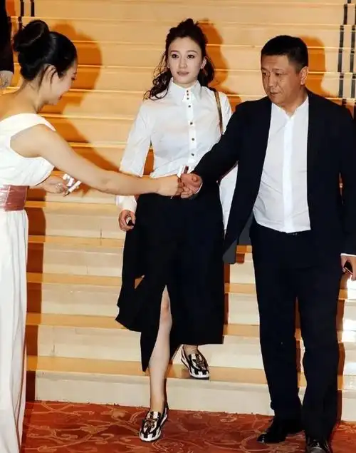 李小冉嫁给真爱!徐佳宁送5亿求婚,暖男守护不离!