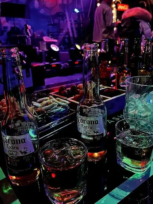 小酌一杯##喝酒文案##朋友圈文案##朋友圈背景图##朋友圈分享##文案