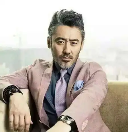 留络腮胡的6位男星吴秀波胡歌男人味十足看到古天乐却笑了