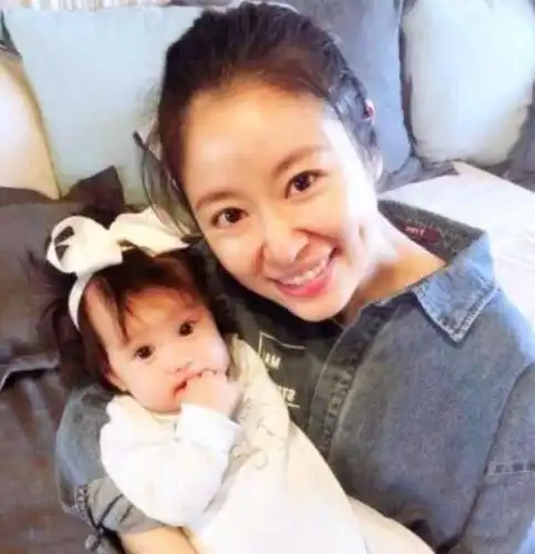 林心如:看着霍建华和女儿酣睡最幸福,网友:老公和娃一起富养