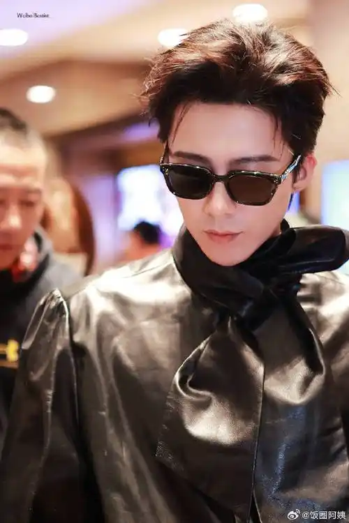 刘宇宁大背头戴墨镜泰酷辣##刘宇宁戴墨镜梦回黑瞎子
