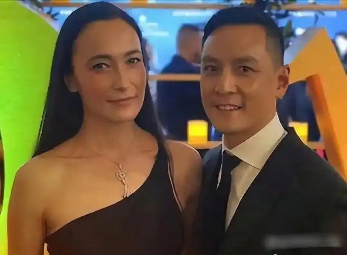 网友说吴彦祖老婆比他还man,确定不是男人?