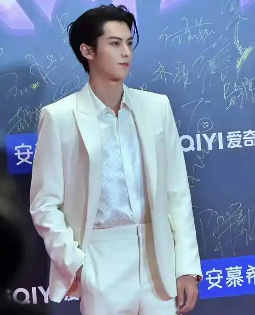 25娱乐瓜:王一博任嘉伦张颂文刘诗诗金晨宋轶许凯景甜王鹤棣_造型