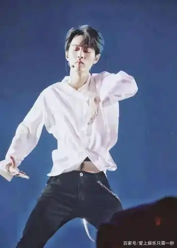 有种反差叫肖战腹部一条线看上身是纯情好学生下半成年级倒数