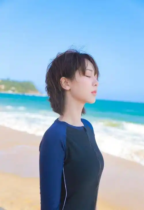 杨紫《女心理师》杀青晒另类海边写真,看到她的发文时间网友心疼_照片