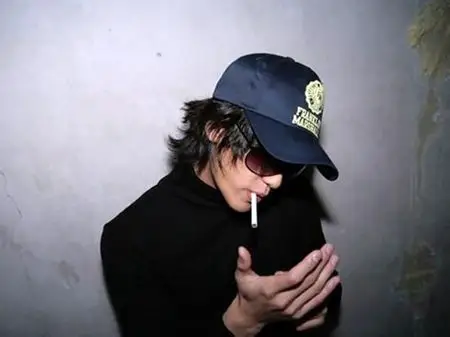 中韩男神抽烟抽出画报人生:王凯韩庚金在中赵寅成池昌旭李钟硕权志龙